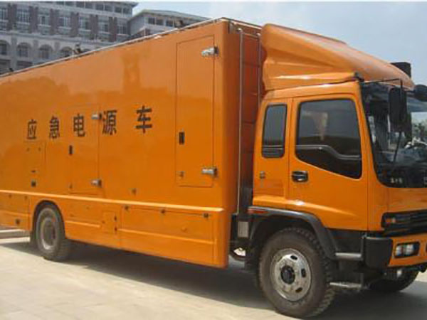 北京冬季柴油发电机启动前，如何检查燃油系统中的积水？